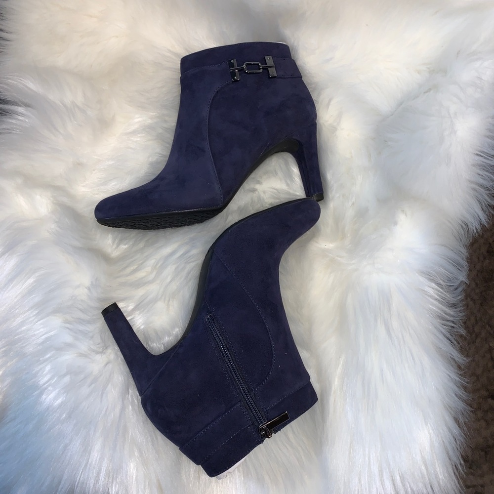 Bandolino blue suede boooties - Picture 2 of 3